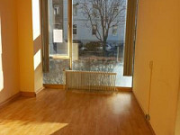 HELLES EBENERDIGES BÜRO *MÖBLIERT*