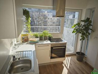 DACHGESCHOSSWOHNUNG IN WUNDERSCHÖNEM STILALTBAU *INKL. KÜCHE, KLIMA  & BALKON*