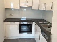 2-ZIMMER-DACHGESCHOSSWOHNUNG MIT TERRASSE UND EINBAUKÜCHE!