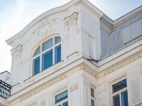 KLASSISCH SANIERTE 5-ZIMMER-ALTBAUWOHNUNG *INKL. EINBAUKÜCHE + BALKON*