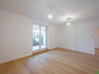 AUHOFSTRAßE - VILLA AUHOF Gartenwohnung – Leben im Grünen und urbanen Flair