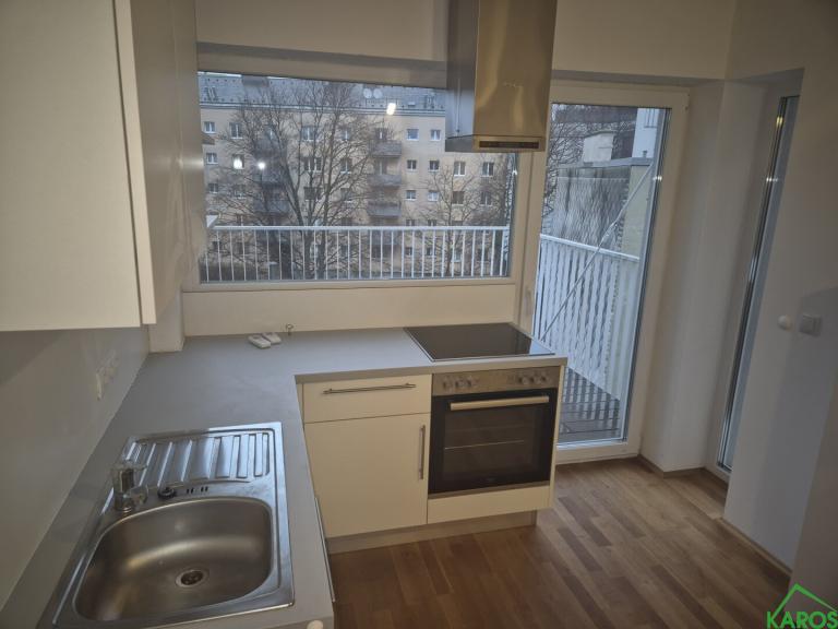 2-ZIMMER-DACHGESCHOSS MIT KÜCHE, KLIMA &amp; BALKON!