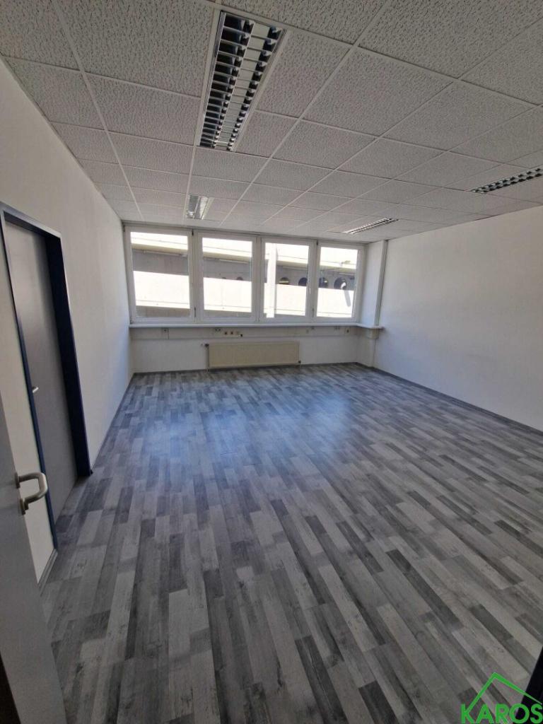 KLEINBÜRO AN DER A22/STREBERSDORF