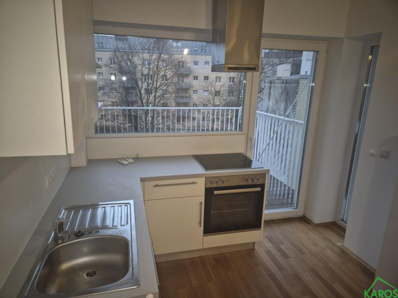 GEMÜTLICHE DACHGESCHOSSWOHNUNG MIT KÜCHE, KLIMA &amp; BALKON!