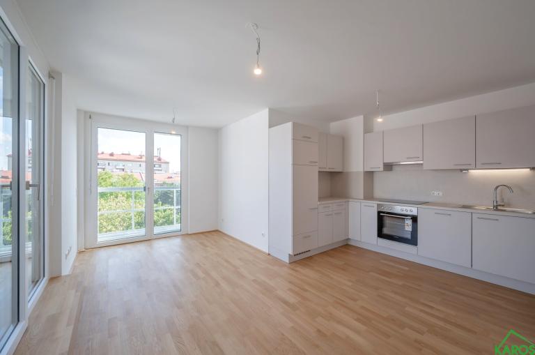 DACHGESCHOSSTRAUM MIT TERRASSE + EINBAUKÜCHE!