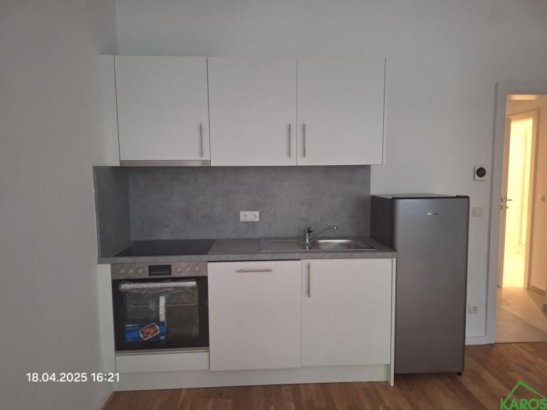 GENERALSANIERTE 2-ZIMMER-ALTBAUWOHNUNG *INKL. KÜCHE*