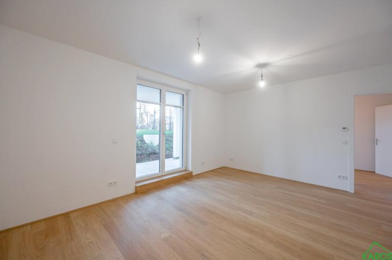 AUHOFSTRAßE - VILLA AUHOF Gartenwohnung – Leben im Grünen und urbanen Flair