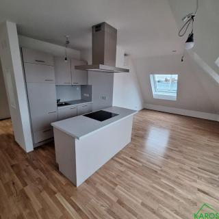 TRAUMHAFTER DACHGESCHOSS - ERSTBEZUG!!!