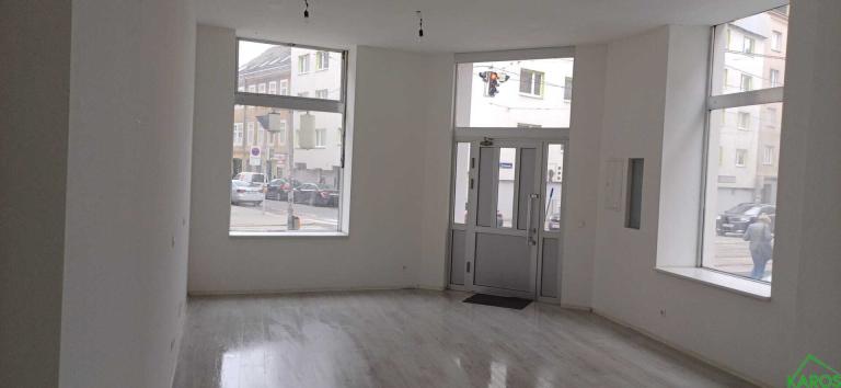 EBENERDIGES GESCHÄFTSLOKAL!