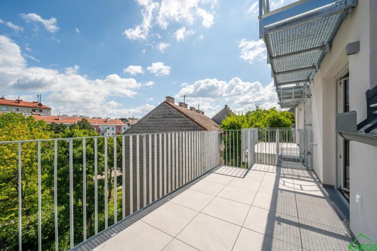 TRAUMHAFTE DACHGESCHOSSWOHNUNG *INKL. EINBAUKÜCHE*