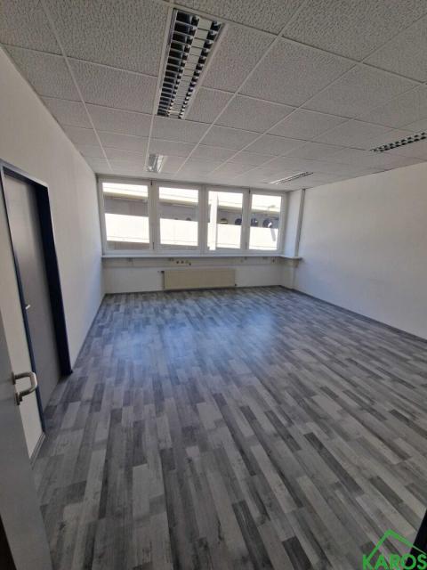 KLEINBÜRO AN DER A22/STREBERSDORF